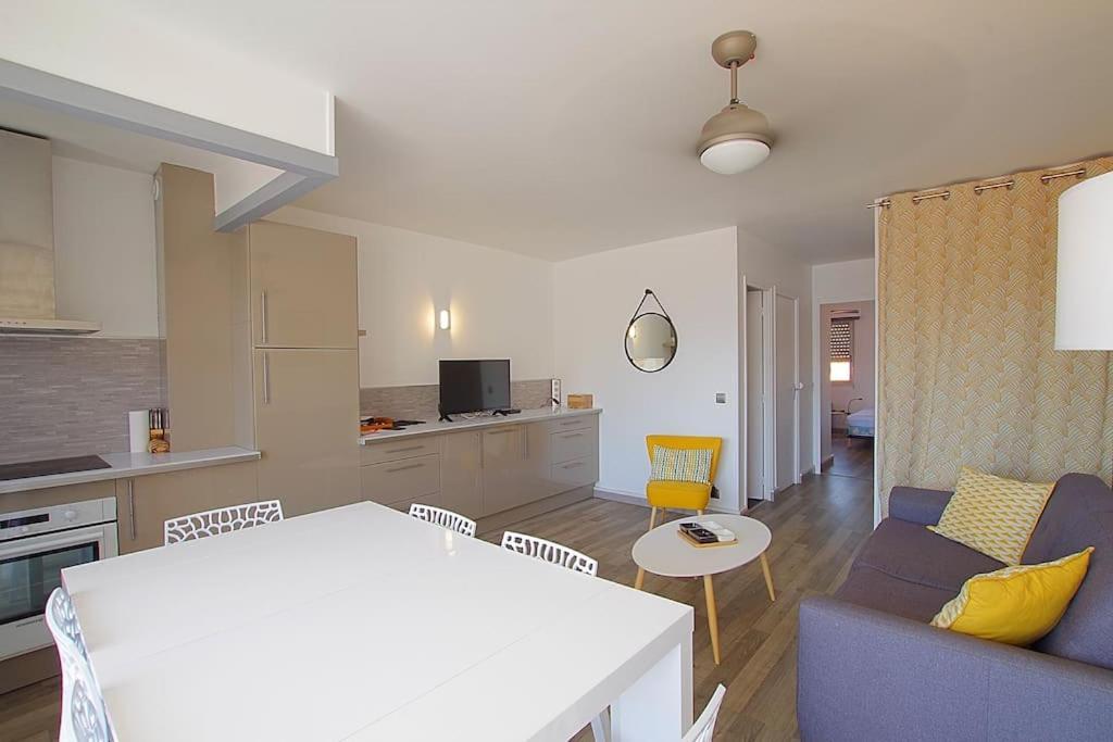 Appartement Calme Et Moderne Avec Vue Mer 74 Canet-en-Roussillon Exterior photo